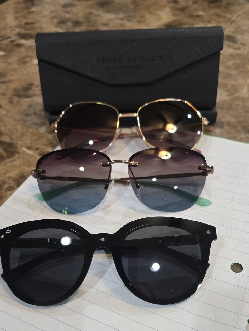 EUC  Sunglasses with One Case  Included